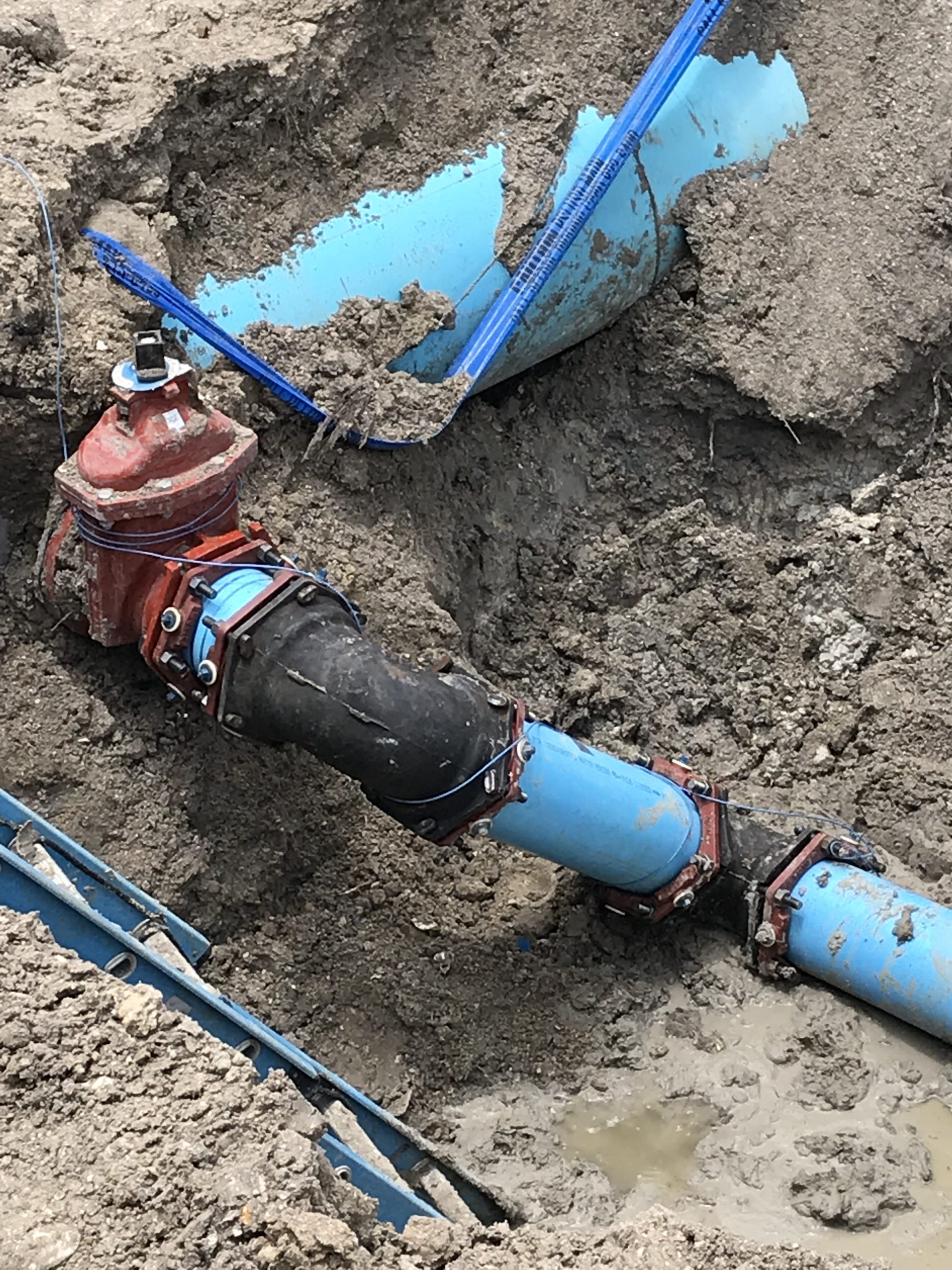 2422 watermain trunk line with 822 branch