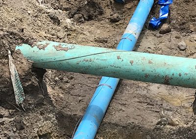 W installing watermain